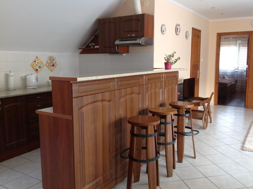 Attila Apartmanhaz Hotell Hévíz Rum bild