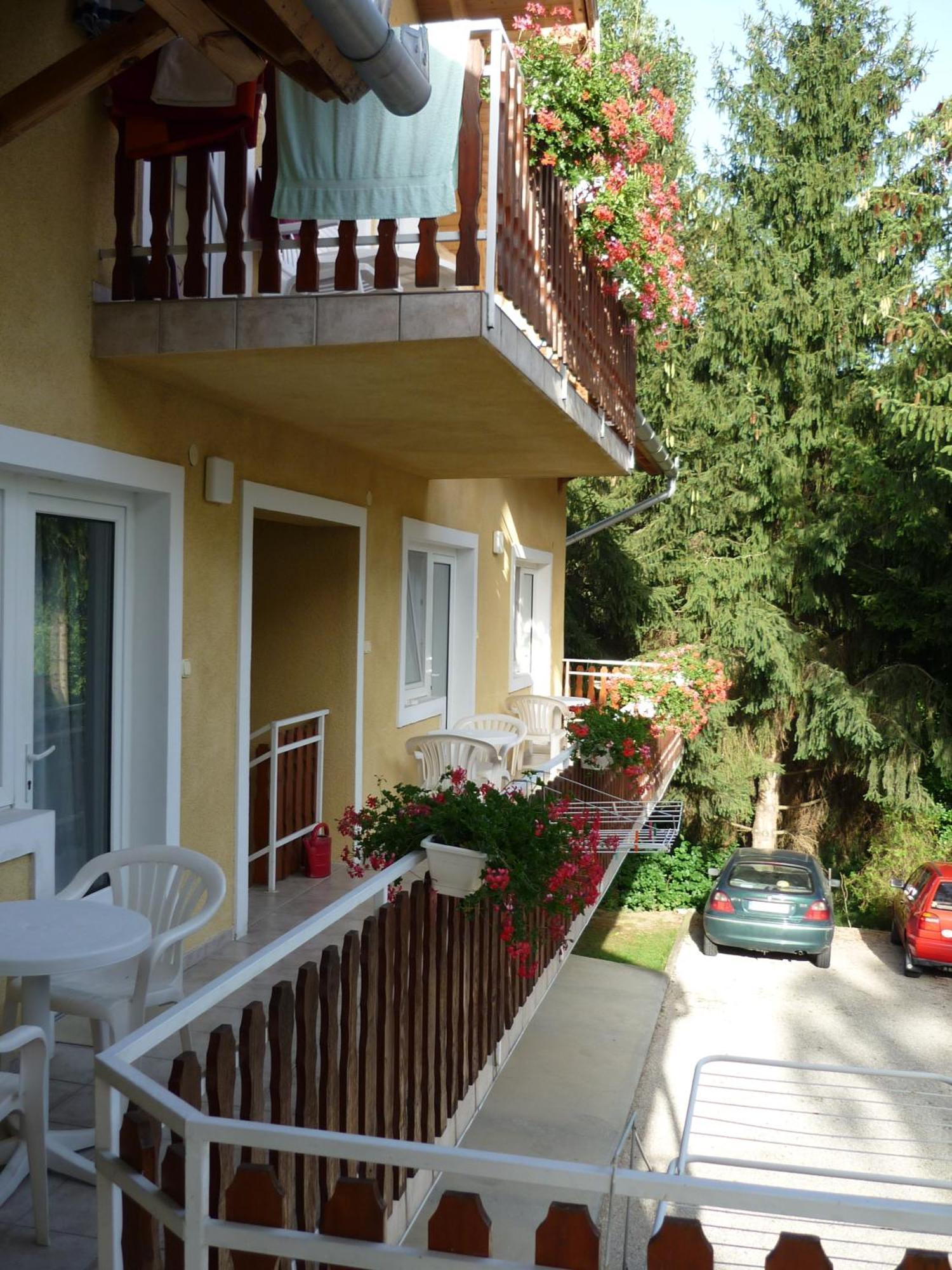 Attila Apartmanhaz Hotell Hévíz Exteriör bild