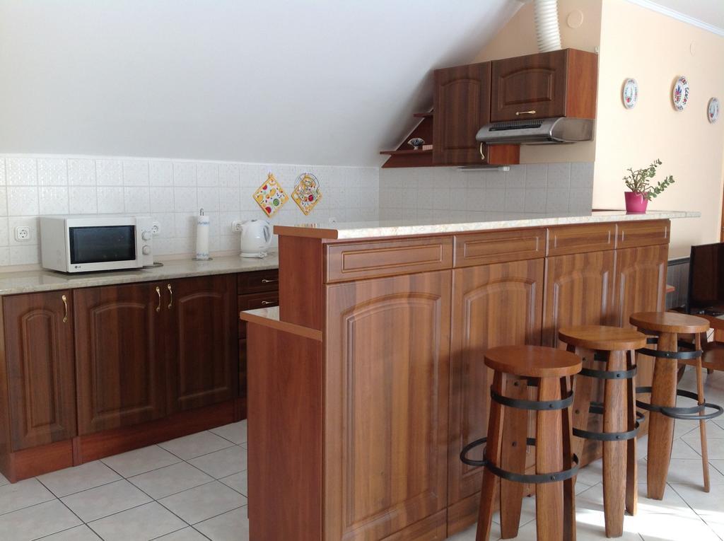 Attila Apartmanhaz Hotell Hévíz Rum bild