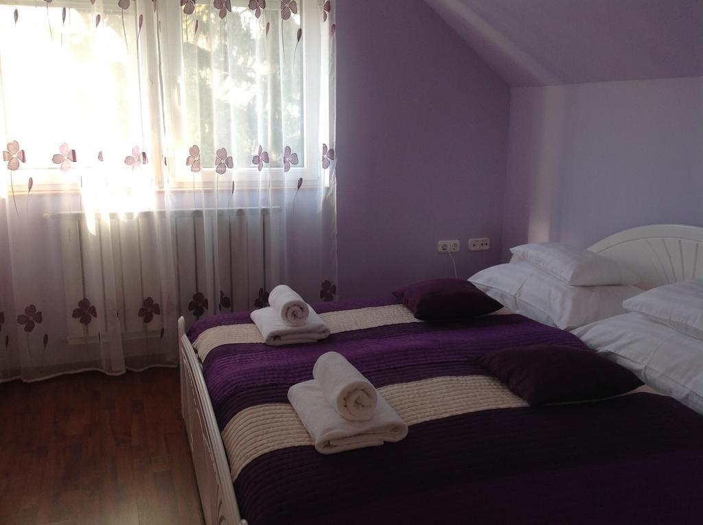 Attila Apartmanhaz Hotell Hévíz Rum bild