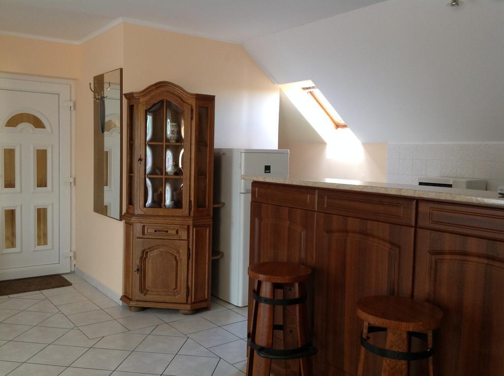 Attila Apartmanhaz Hotell Hévíz Rum bild
