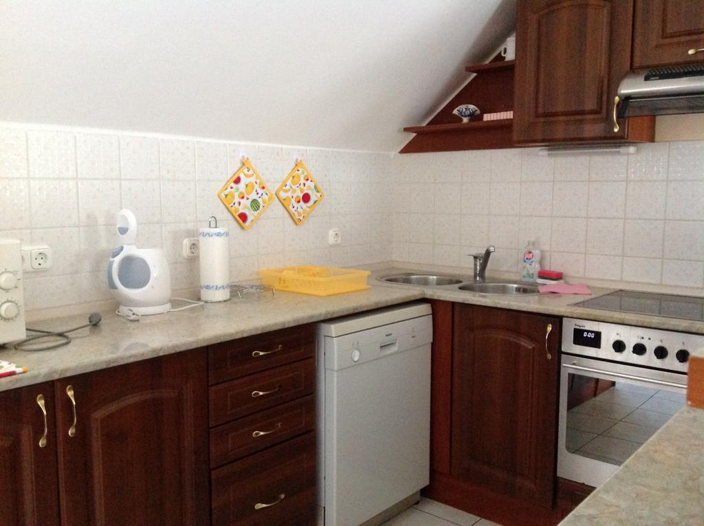 Attila Apartmanhaz Hotell Hévíz Rum bild