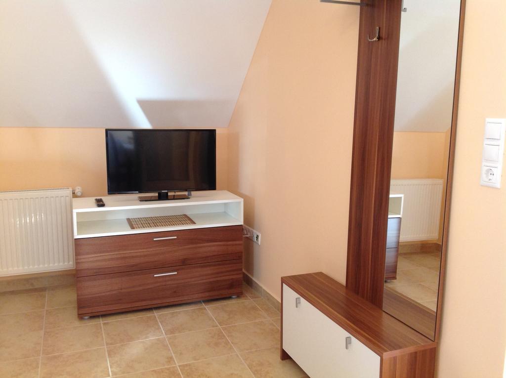 Attila Apartmanhaz Hotell Hévíz Rum bild
