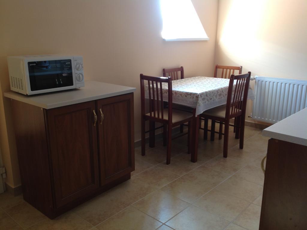 Attila Apartmanhaz Hotell Hévíz Rum bild