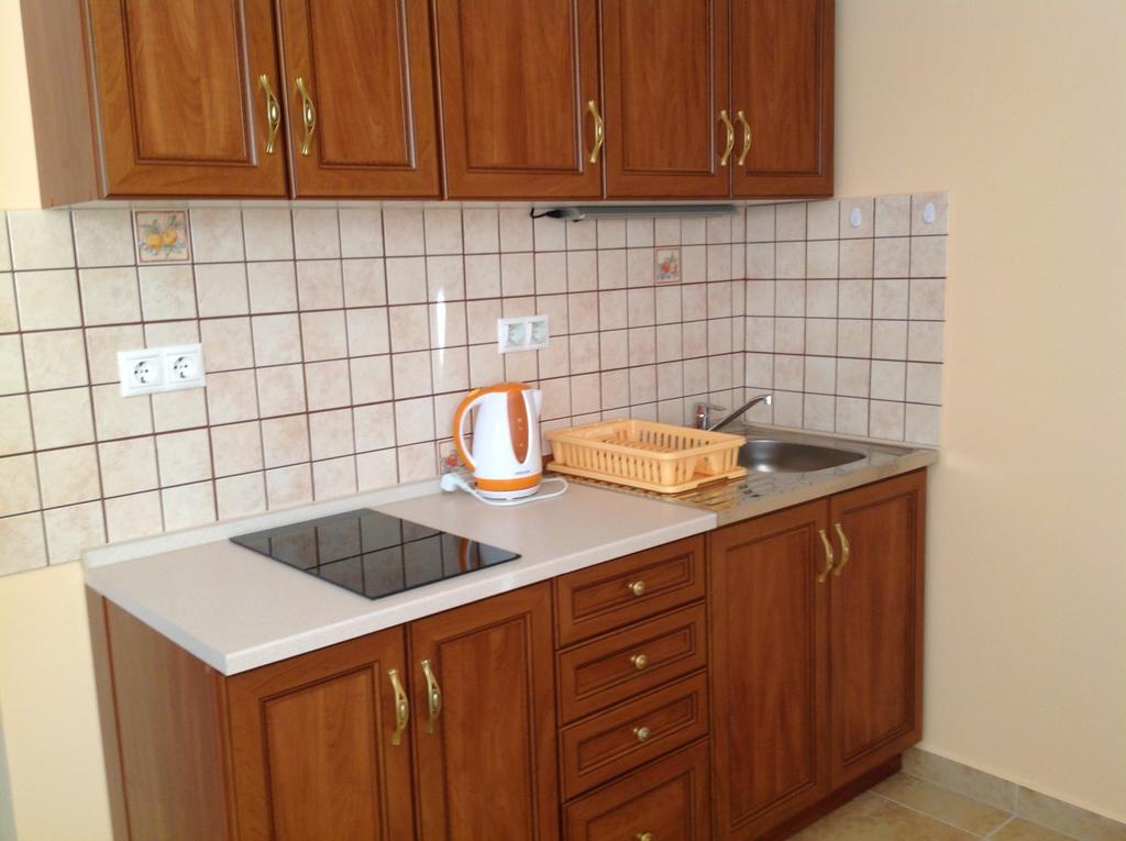 Attila Apartmanhaz Hotell Hévíz Rum bild