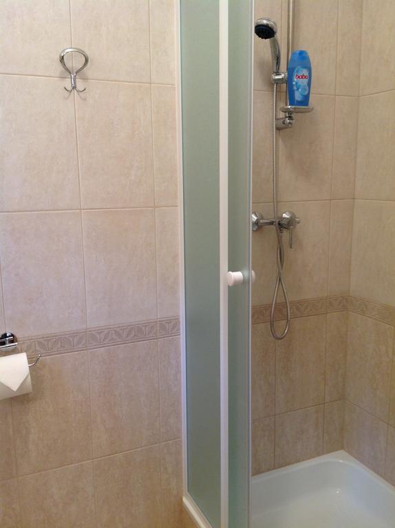 Attila Apartmanhaz Hotell Hévíz Rum bild