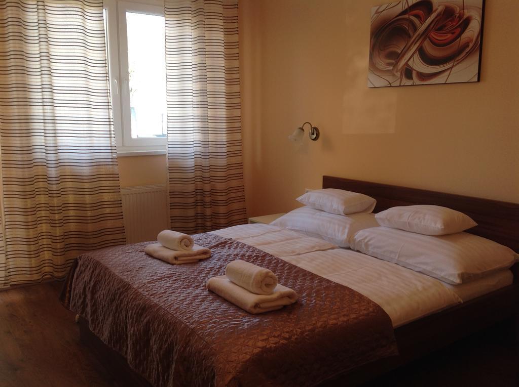Attila Apartmanhaz Hotell Hévíz Rum bild