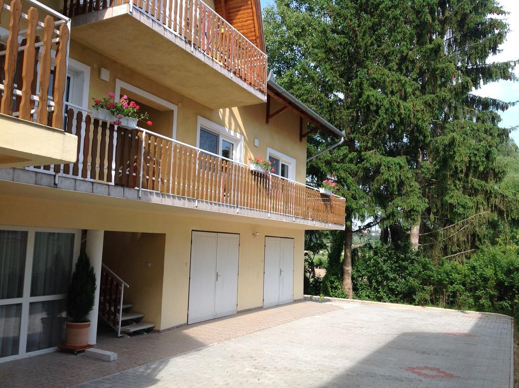 Attila Apartmanhaz Hotell Hévíz Exteriör bild