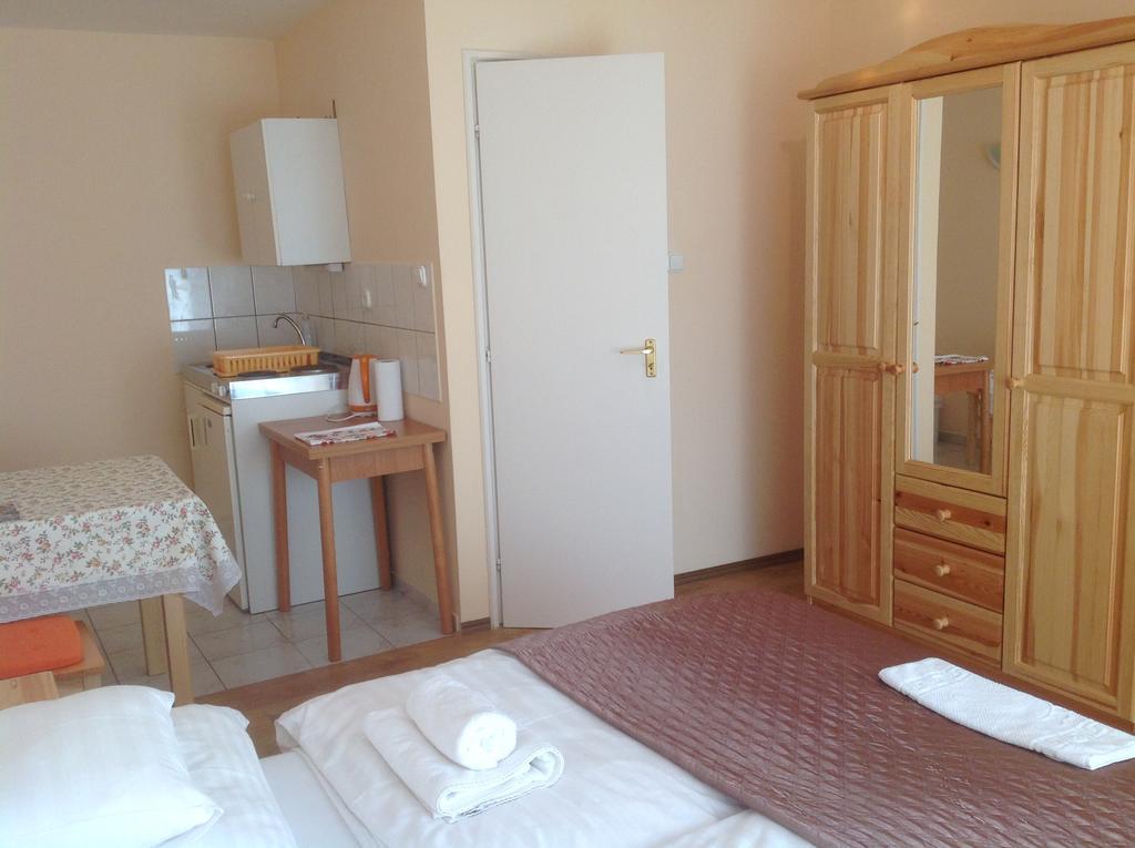 Attila Apartmanhaz Hotell Hévíz Exteriör bild